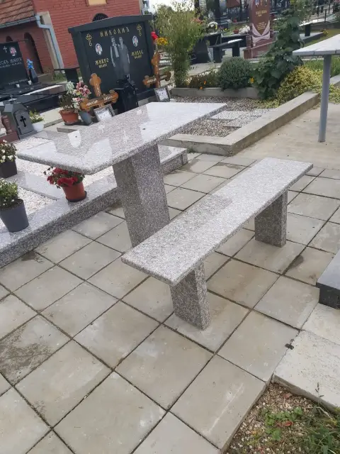 Kameni sto i klupe, izrada po meri