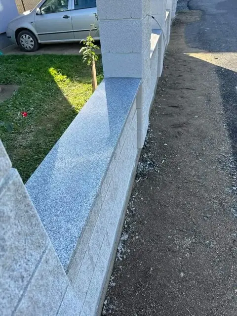Granitna ograda za grobno mesto