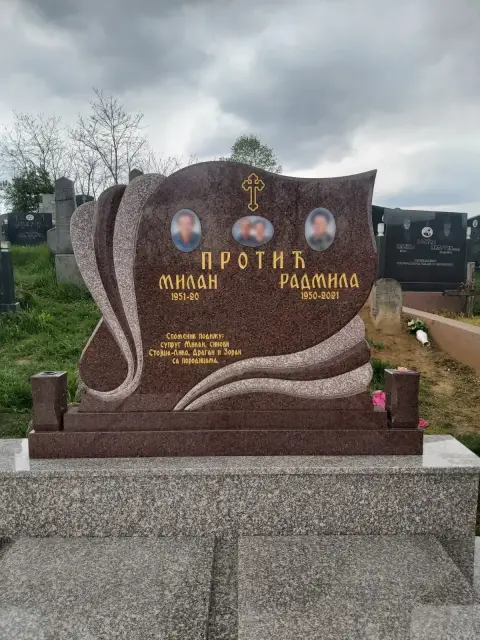 Granitni spomenik za dve osobe sa gravurom